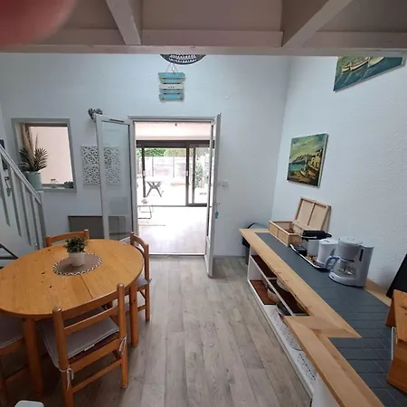 Bright House With Terrace And Garden Vakantiehuis *