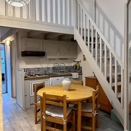 Bright House With Terrace And Garden Dom wakacyjny *