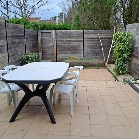 بيت للعطل Bright House With Terrace And Garden كاميير