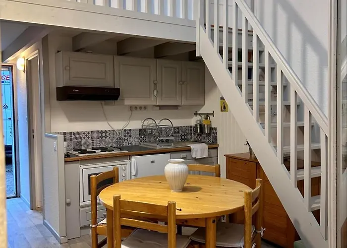 Bright House With Terrace And Garden Дом отдыха Камье