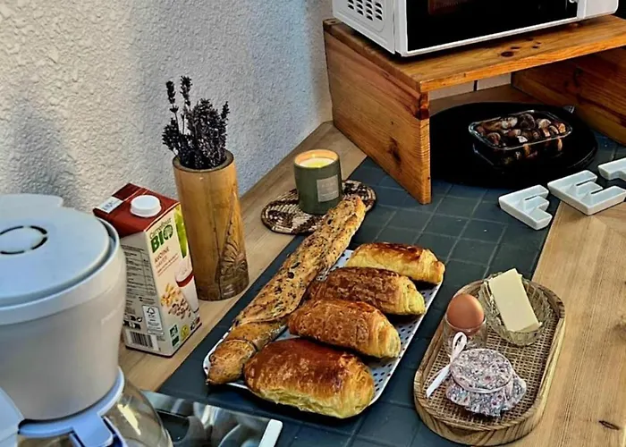 Bright House With Terrace And Garden Дом отдыха Камье