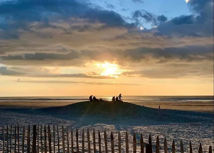Bright House With Terrace And Garden Дом отдыха