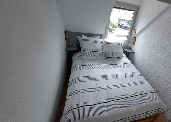 Bright House With Terrace And Garden Semesterbostad