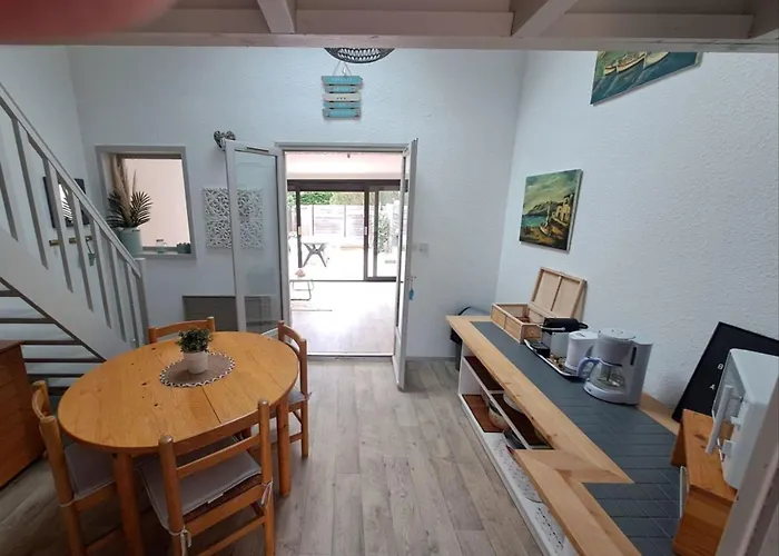Bright House With Terrace And Garden Semesterbostad *